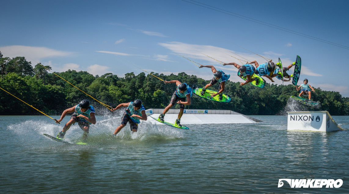 Przeszkody Wakepro w Floating Park Głębokie