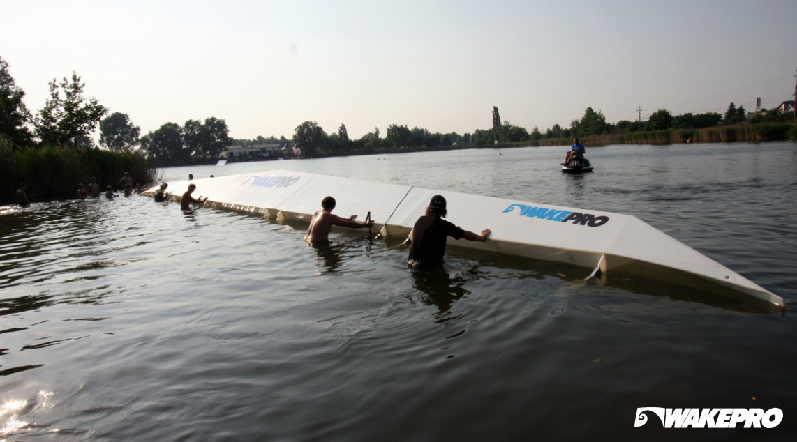 Wakepark Wrocław Rooftop ollie on obstacle wakepro