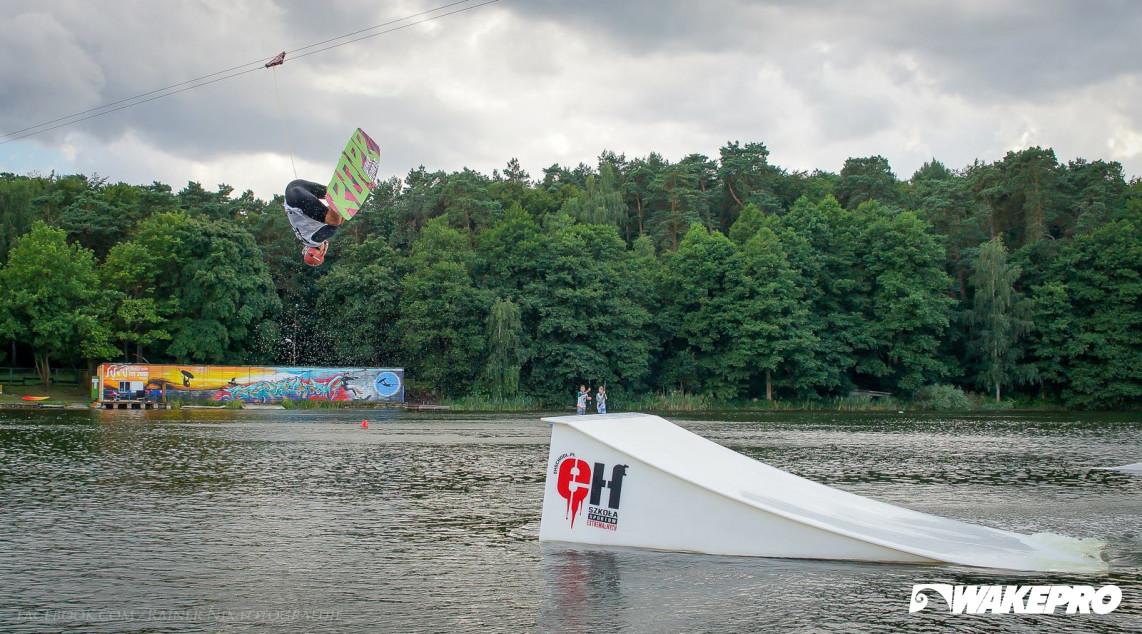 Przeszkody Wakepro w Floating Park Głębokie