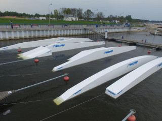 Wakepro obstacles Jeziorsko wakepark