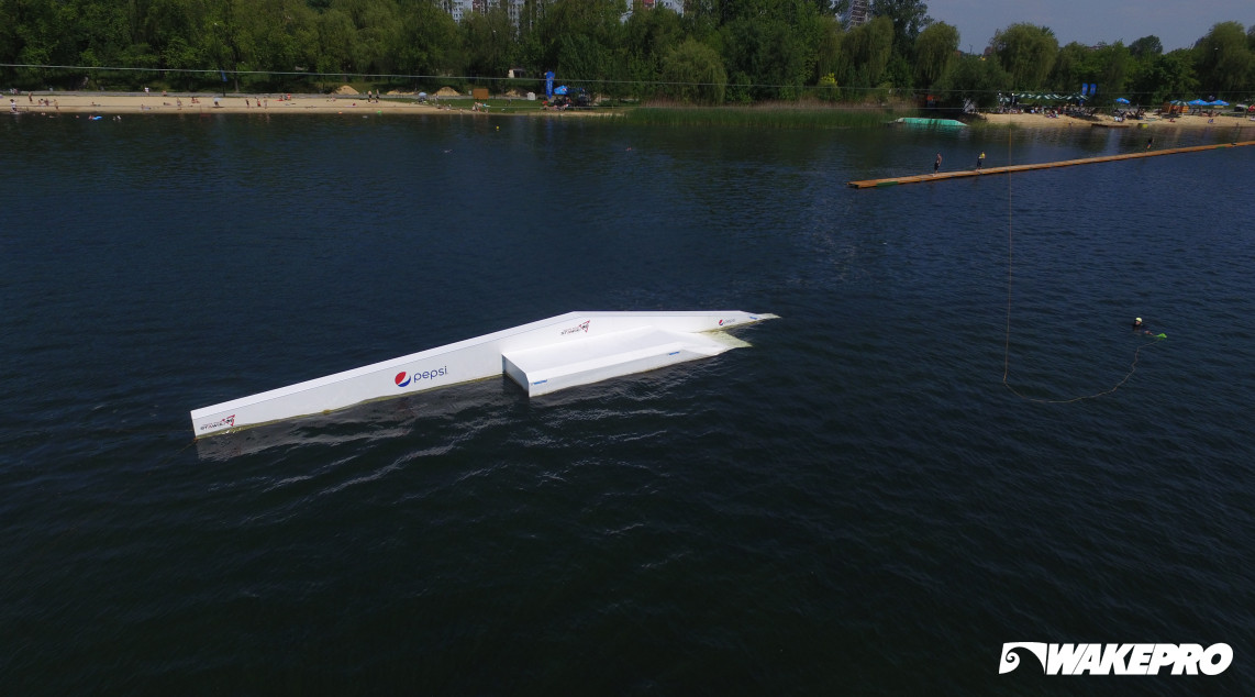 Wakepro Obstacles in Wake Zone Stawiki